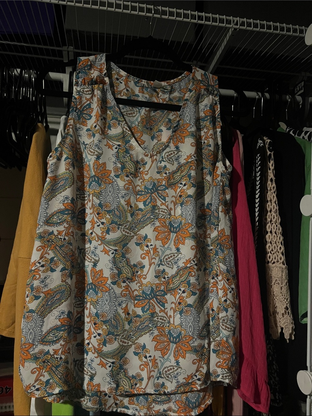 Women's Sleeveless Floral Paisley V-Neck Top - White/Orange/Blue